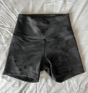 Lululemon Wunder Train High-Rise Short 4” thumbnail 2