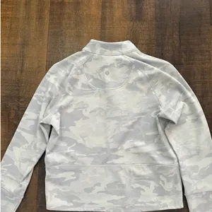 Lululemon Pace Pursuit Long Sleeve White Camo Top Size 6 thumbnail 9