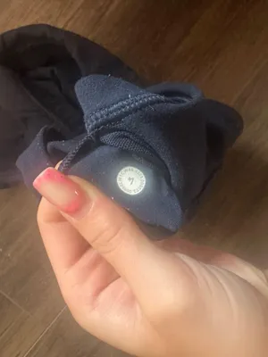 Lululemon  thumbnail 3