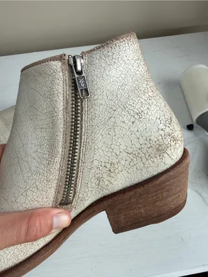 Frye Carson Piping Off-White Leather Crackled Vintage Chelsea Casual Ankle Boots thumbnail 16