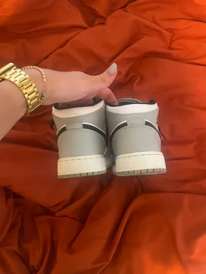 Air Jordan 1 Mid Smoke Gray thumbnail 7