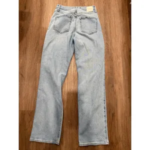Hollister Ultra High-Rise Dad Jean Light Wash Distressed Blue Denim 7L W28 L33 thumbnail 3