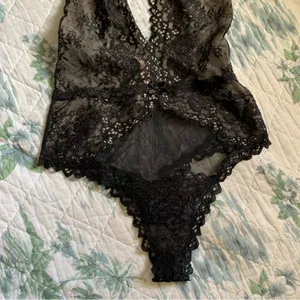 Victoria’s Secret Black Lace Teddy Cross Back Deep V S thumbnail 3