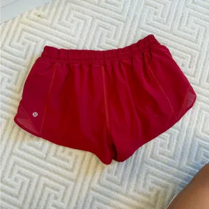 Lululemon women’s Hotty hot shorts 2.5” thumbnail 3