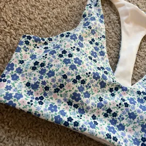Ultra soft Blue and white Floral Racerback plunge Sports Bra never worn thumbnail 4