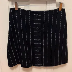 WOMEN'S COLLECTION thumbnail 2