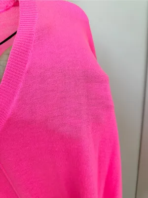 J & J Dropped Shoulder Neon Pink V-Lightweight V-Neck Sweater Size Medium thumbnail 6
