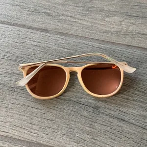Sunglasses thumbnail 3