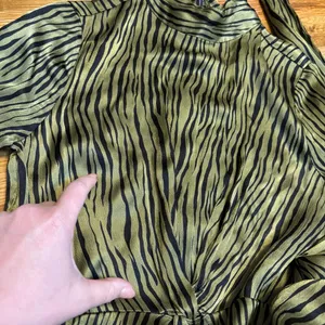 Petersyn Womens XS Zuma Maxi Dress Green Black Satin Print Mock Neck Long Sleeve thumbnail 12