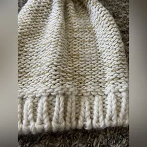 Aerie Women’s Winter Hat Ivory Knitted With Gold Sparkles Pom‎ Pom One Size thumbnail 4