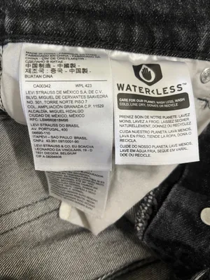 NWT Levi's Black Wedgie High Rise Jeans size 28 thumbnail 6
