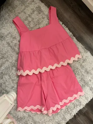 Pink scalloped set thumbnail 1