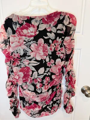 White House Black Market Coquette Floral Dainty Sheer Blouse Top, Sz Medium thumbnail 2