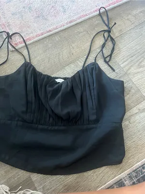 Abercrombie Black Tie-Shoulder Ruched Crop Top thumbnail 4