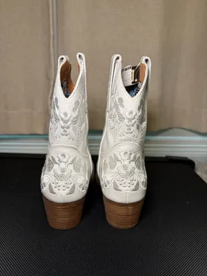 Dingo White Take A Bow Cowboy Boots thumbnail 4