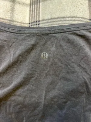 Lululemon tee thumbnail 4