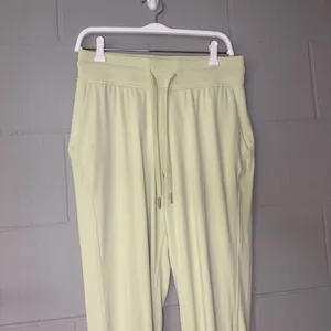 Lululemon Ready to Rulu Classic-Fit High-Rise Jogger *7/8 Length in Dewy Size 8 thumbnail 5