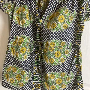 Floral Print Women's Top 100% cotton size medium thumbnail 4