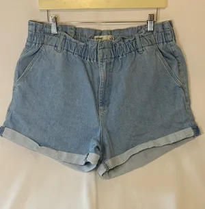 Garage Women’s Size 13 Paper Bag Waist Cuffed Hem Trouser Denim Shorts thumbnail 1