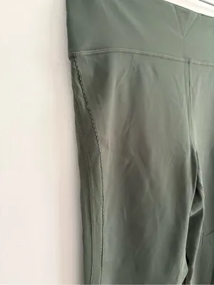 Lululemon Green Mesh Scallop 7/8 Leggings Size 12 thumbnail 2