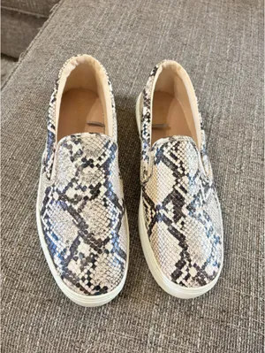 Old Navy Snake Print Slip-On thumbnail 2