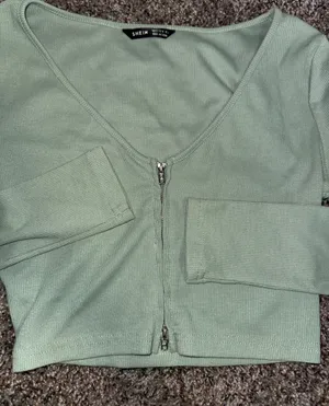 Shein Top Long Sleeve Green thumbnail 2