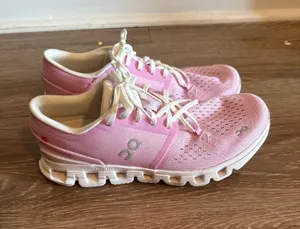 On Cloud Shoes thumbnail 1