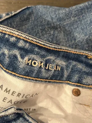 American Eagle Outfitters Light Blue Distressed Mom Jeans Size 4 thumbnail 4