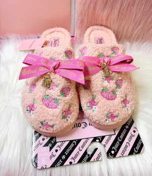New Juicy Couture Blush Pink Strawberry Slippers thumbnail 1