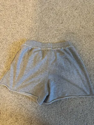 H&M Shorts thumbnail 2