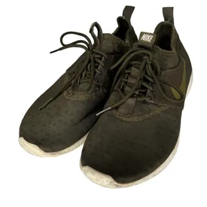 Nike Lightweight Athletic‎ Shoes thumbnail 2