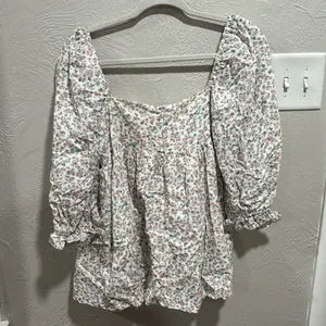 Storia Floral Print Babydoll Blouse Puff Sleeves Square Neckline Size Medium thumbnail 6