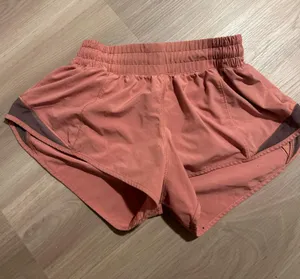 Lululemon Shorts Hotty Hot 2.5" Low-Rise thumbnail 1