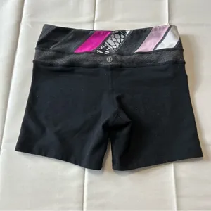 Lululemon Groove Short Reversible Athletic Black & Pink Women’s Size 4 thumbnail 2