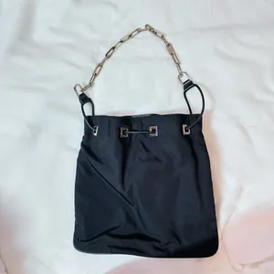Gucci Drawstring Bucket Bag Leather Silver Chain Link Strap Nylon Vintage thumbnail 4