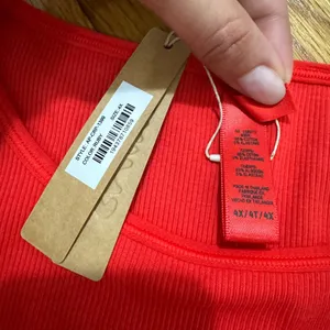 SKIMS Size 4X RUNS SMALL Cotton Rib Super Crop Tank Ruby AP-CRP-1399 NWT thumbnail 2