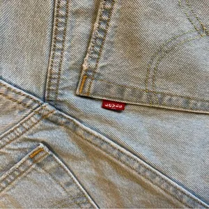 Levi’s 501 High Rise Denim Shorts Sz 24 Light Wash Cotton Distressed Button Fly thumbnail 7