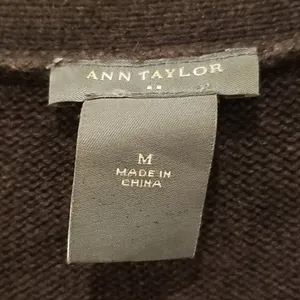 💕ANN TAYLOR💕 Vneck Button Up Cardigan Sweater thumbnail 5