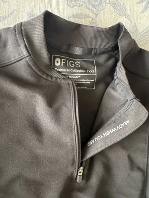 FIGS Black Scrub Top thumbnail 2
