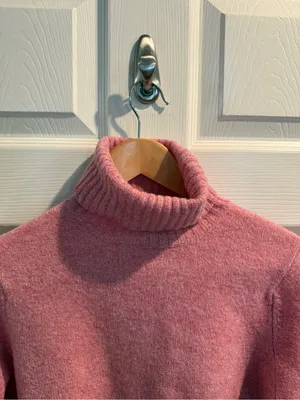 Abercrombie & Fitch Pink Cropped Turtleneck Sweater in Heathered Pink thumbnail 2