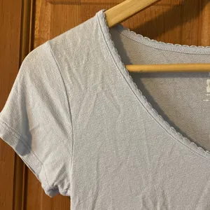Me to We Pac Sun Size XS Women's Teen Girl Baby Blue Shirt thumbnail 2
