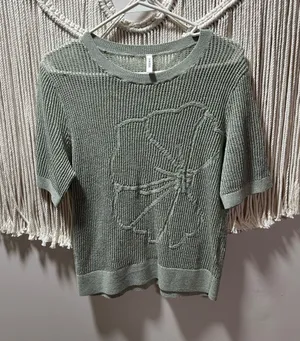 Amazon Sage Green Short Sleeve Crewneck Sweater with Floral Knit thumbnail 1