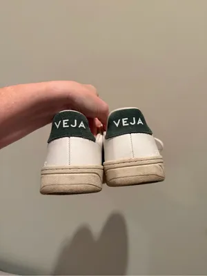 Veja V-10 Leather Sneakers thumbnail 6