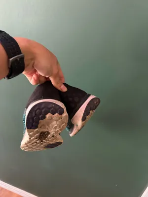 Nike running tennis shoes  thumbnail 4