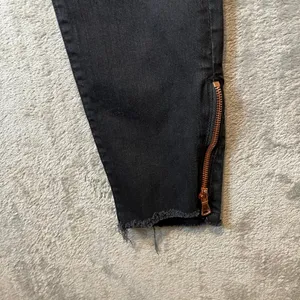 Mother The Stunner Double Zip Ankle Step Fray‎ Jeans in Not Guilty Black Sz 27 thumbnail 9