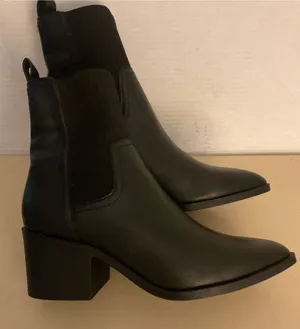 Steve Madden women black leather Chelsea short boots US 8.5 thumbnail 1