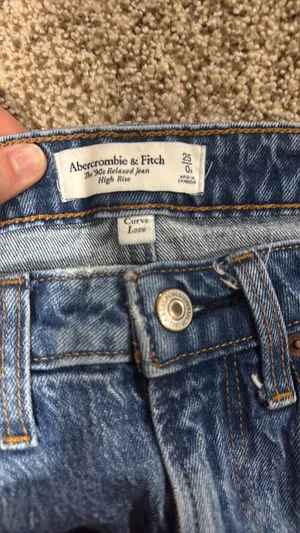 Abercrombie High-Rise Jeans Curve Love thumbnail 2