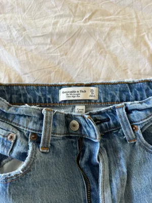 Abercrombie Straight Ultra High-Rise 90s Curve Jeans thumbnail 3