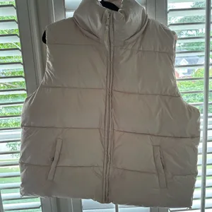 Gap Puffer Vest thumbnail 2