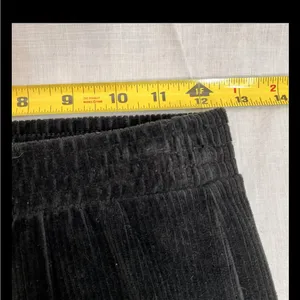 AERIE Womens Black Flare Corduroy Velvet Pant Sz XS Athletic Casual 38x 27 Comfy thumbnail 5